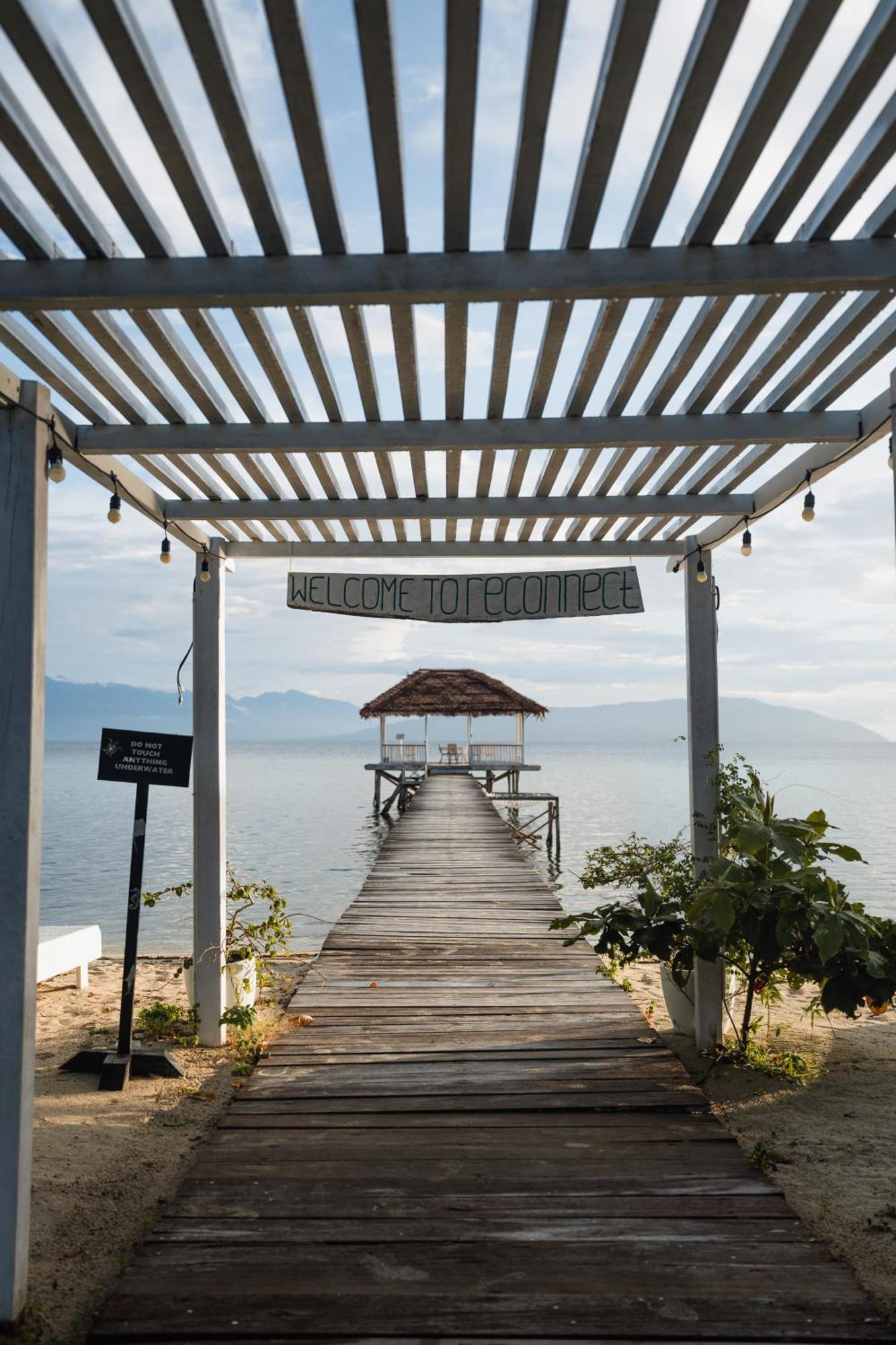 Reconnect - Private Island Resort & Dive Center Togean - Buka Buka Island Ampana Exteriör bild